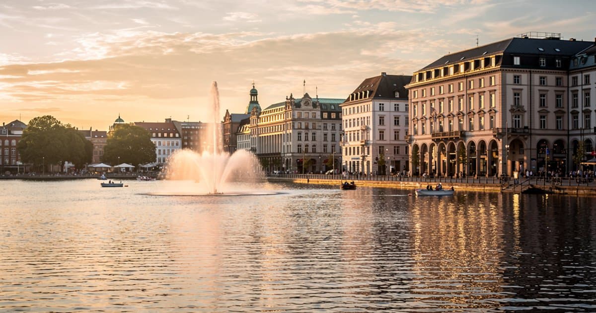 Glitzer, Bass und Alster-Picknick — Hamburg startet in den Sommer