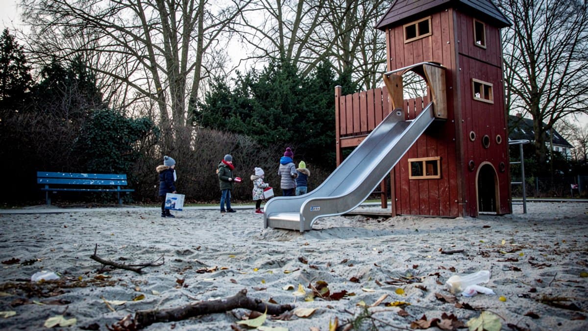 KI-generiertes Bild zu Spielplatz im Schlosspark Bergedorf