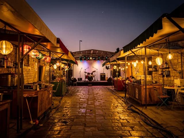 Nachtflohmarkt mit Streetfood und Musik