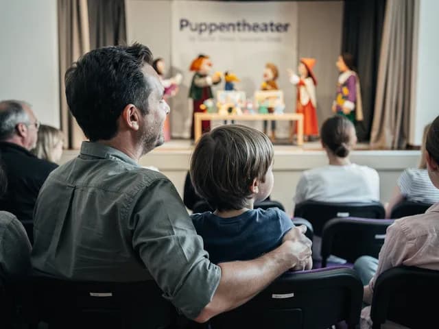 Puppentheater: Aus heiterem Himmel